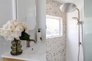 Et badeværelse på Little Miss Sunshine + 22 billeder