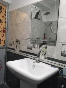 Koupelna v ubytování Sky Family Villa Ahangama + 16 fotografií