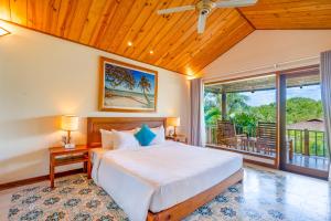 Ein Bett oder Betten in einem Zimmer der Unterkunft Camia Resort & Spa