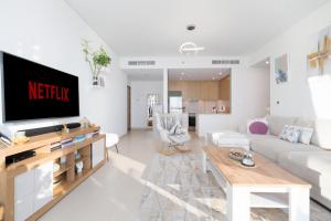 Posezení v ubytování Arbab Homes Luxurious 2BR High Floor With Sea View- Emaar 5242