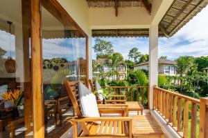 Ein Balkon oder eine Terrasse in der Unterkunft Camia Resort & Spa