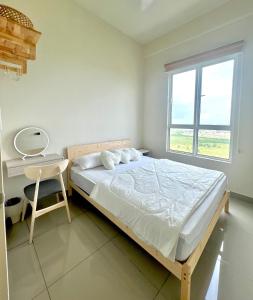 a bedroom with a bed and a desk and a window at Melaka AmberCove 2R2B 5 pax 1 Parking Melaka Straits View Pool in Melaka