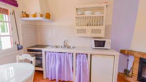 Kuhinja oz. manjša kuhinja v nastanitvi Casa Romantica Montecorto by Ruralidays
