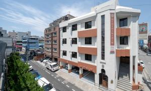 an apartment building on a street in a city at Annk Hotel Daejeon Daeheung in Daejeon