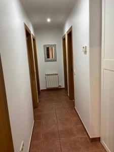 a hallway with two doors and a tile floor at Preciosa casa en Bembrive in Vigo