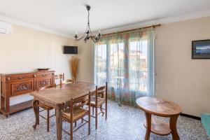 Μια τηλεόραση ή/και κέντρο ψυχαγωγίας στο Orange - Appt à 10min d'Argelès-Sur-Mer