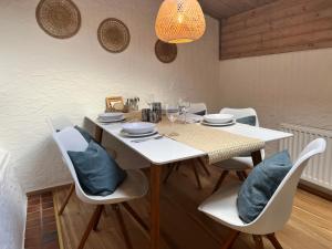 a dining room with a white table and chairs at Hanna's Home in Kitzbühel