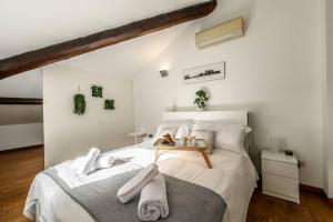Letto o letti in una camera di Buenos Aires' Nest - 10 minutes from Duomo with terrace