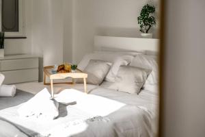 Letto o letti in una camera di Buenos Aires' Nest - 10 minutes from Duomo with terrace