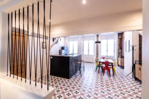 Kuchyň nebo kuchyňský kout v ubytování Kasa Java - Très spacieux, tout équipé et confortable - Proche centre