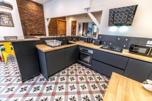 Kuchyň nebo kuchyňský kout v ubytování Kasa Java - Très spacieux, tout équipé et confortable - Proche centre + 37 fotografií
