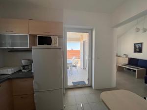 Kuchyňa alebo kuchynka v ubytovaní Apartments Paska Preko + 11 fotografií