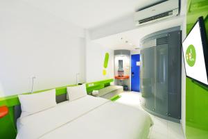 Ένα ή περισσότερα κρεβάτια σε δωμάτιο στο POP! Hotel Tanjung Karang