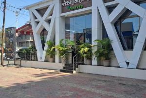Fotografie z fotogalerie ubytování Hotel Abhishek Hotel v destinaci Širdi