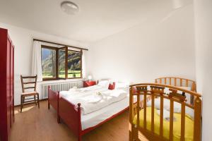 a bedroom with two bunk beds and a window at Casa Mima Chalets in Gerra Verzasca