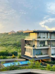 Výhled na bazén z ubytování Sibaya Umhlanga Apartments nebo okolí