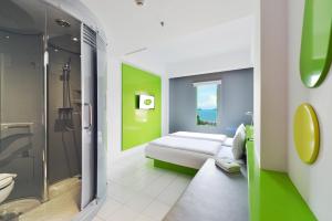 Ένα ή περισσότερα κρεβάτια σε δωμάτιο στο POP! Hotel Tanjung Karang