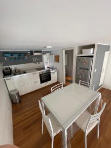 Kuhinja oz. manjša kuhinja v nastanitvi Milo-metro Loft