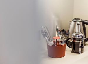 Tetera y cafetera en Unity Malmö - A Studio Hotel