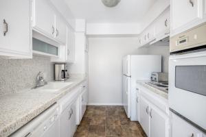 Beverly Hills 1BR Pool nr Beverly Center LAX-401