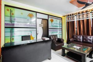 Posezení v ubytování SPOT ON Hotel Harry's 1 Near Select Citywalk Mall