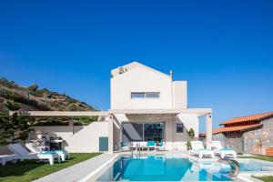 Bazén v ubytování Villa Ligaria Pinnacle nebo v jeho okolí
