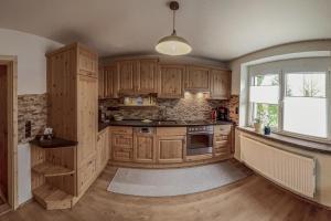 Kuchyň nebo kuchyňský kout v ubytování Ferienhaus Oelsener Höhe + 14 fotografií