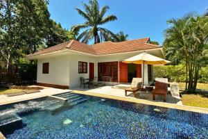 Bazén v ubytování Alisea Pool Villa Aonang nebo v jeho okolí