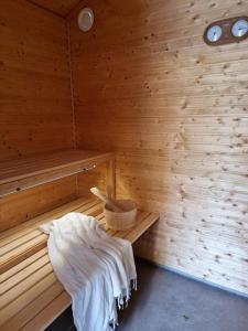 Krevet ili kreveti u jedinici u okviru objekta Newly built cottage with jacuzzy and sauna