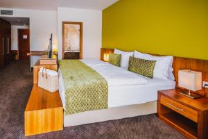 Giường trong phòng chung tại Seehotel Süd by S4Y