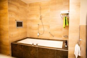 Phòng tắm tại Seehotel Süd by S4Y