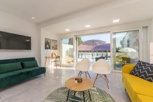 Et opholdsområde på Villa Soleil blanc, luxury villa with private pool