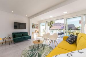 Et opholdsområde på Villa Soleil blanc, luxury villa with private pool