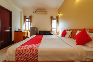 תמונה מהגלריה של Collection O Emara Grand Hotel בבנגלור