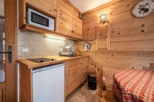 Kuchyň nebo kuchyňský kout v ubytování Studio Rez-de-jardin, 4 pers Chatel