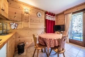 TV a/nebo společenská místnost v ubytování Studio Rez-de-jardin, 4 pers Chatel