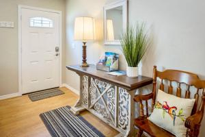Foto sihtkohas Gulf Breeze asuva majutusasutuse Life's a Breeze - Updated 3BR 5min to Pcola Beach galeriist
