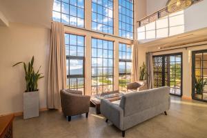 Posezení v ubytování Tulia Villas, 3 and 4 bedroom Villas, Champagne Ridge