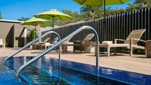 The swimming pool at or close to Hyatt Place Managua