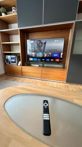 Μια τηλεόραση ή/και κέντρο ψυχαγωγίας στο Holiday am Marktplatz Freudenstadt