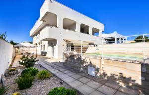 Tòa nhà nơi nhà nghỉ dưỡng tọa lạc