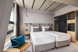 Cama ou camas em um quarto em Vienna House by Wyndham Mokotow Warsaw