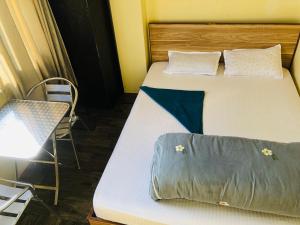 Ένα ή περισσότερα κρεβάτια σε δωμάτιο στο Universal Hotel & Lodge - Gorkha
