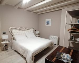 Postel nebo postele na pokoji v ubytování Casale Raffaello B&B Como