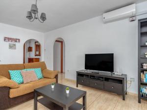 Μια τηλεόραση ή/και κέντρο ψυχαγωγίας στο Apartment Los Nadales by Interhome +43 φωτογραφίες