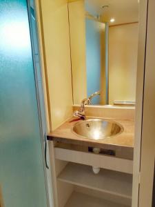 Salle de bains dans l'établissement Les Chalets de Moulière