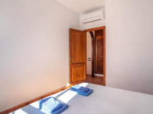 Łóżko lub łóżka w pokoju w obiekcie Apartment Ana II by Interhome