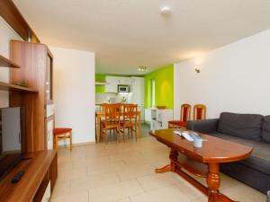 Η κουζίνα ή μικρή κουζίνα στο Holiday Home Delphin by Interhome