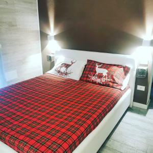 a bedroom with a bed with two deer pillows at Perla della Sila B&B in Lorica