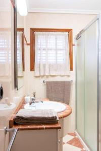 a white bathroom with a sink and a shower at villa costa blanca, privada para 12 personas y cerca playa Muchavista in San Juan de Alicante